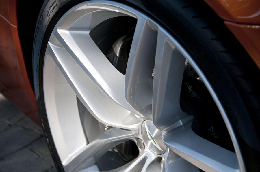 Колеса Aston Martin Virage 2011 года  (UK) (фото 36 из 46)
